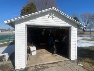 Fox Lake, WI 53933,307 E State St