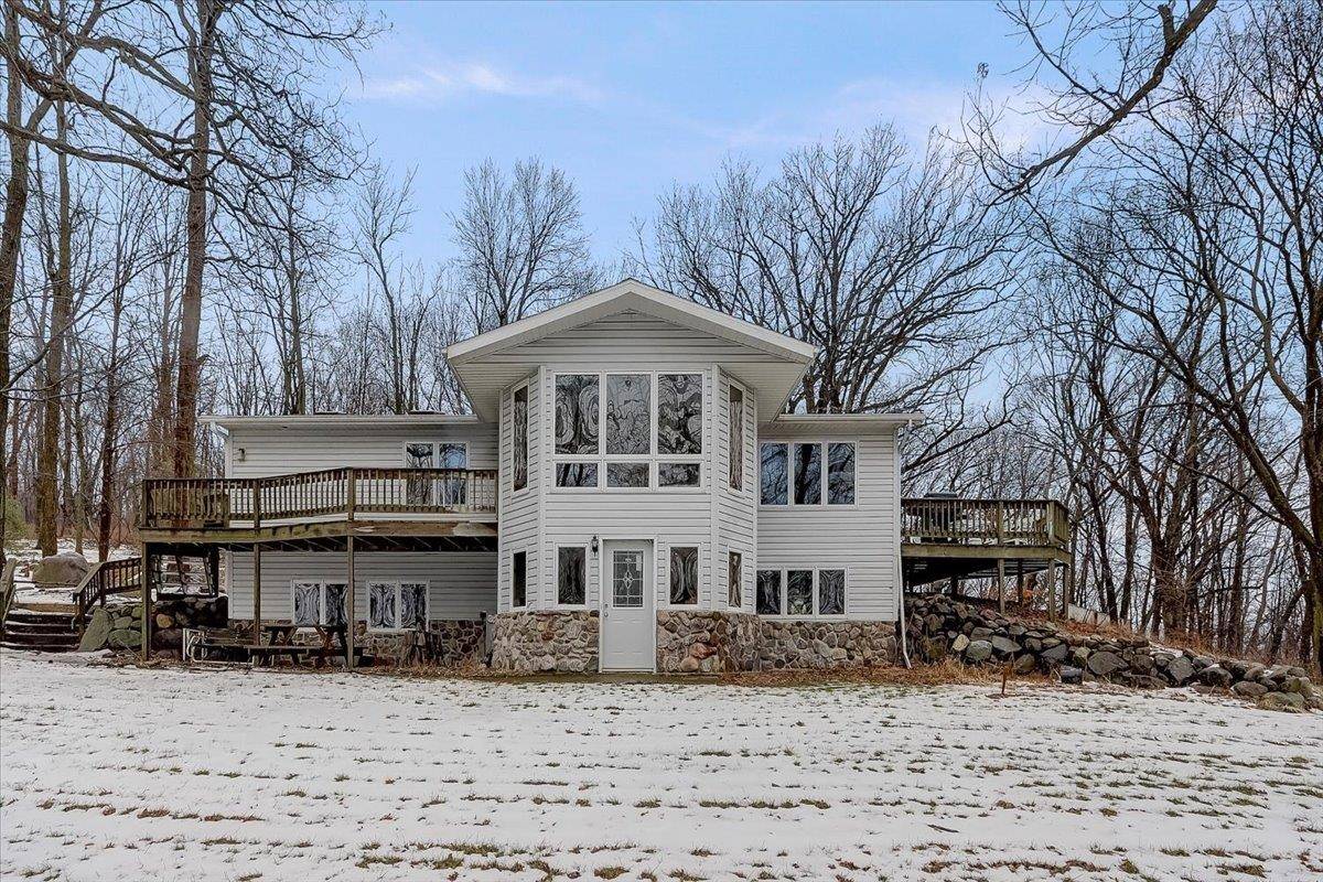 N7001 Stoney Creek Rd, Waterloo, WI 53594-9415