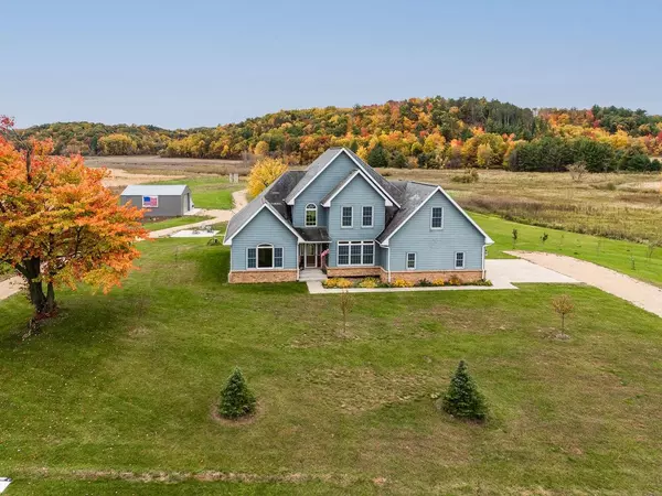 W6111 Chapel Road, Mauston, WI 53948