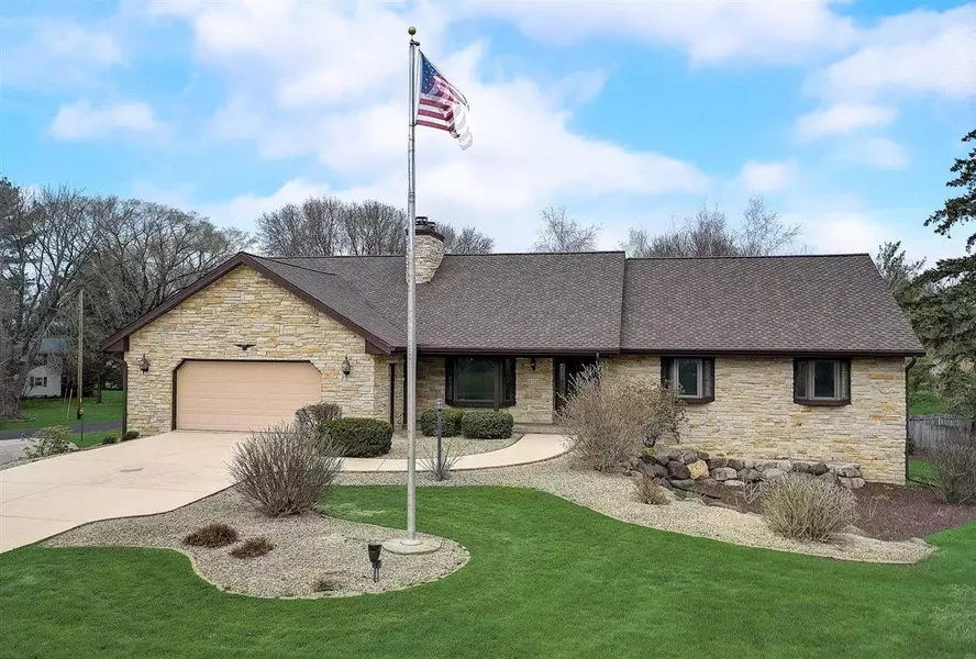 4502 Pinecrest Lane, Windsor, WI 53598