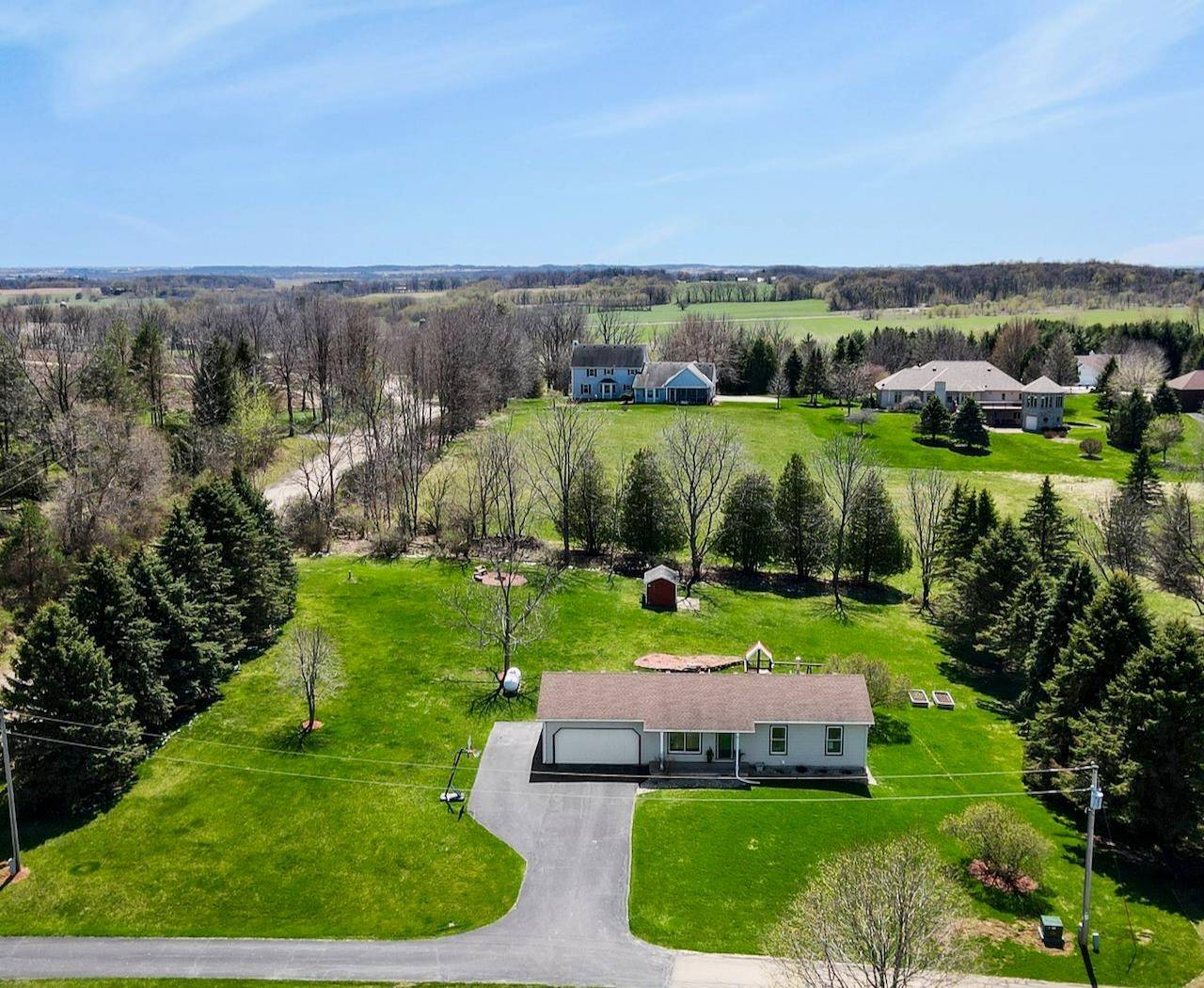 1055 Glenway Rd, Oregon, WI 53575