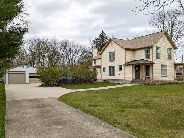 Spring Green, WI 53588,341 S Lexington Street