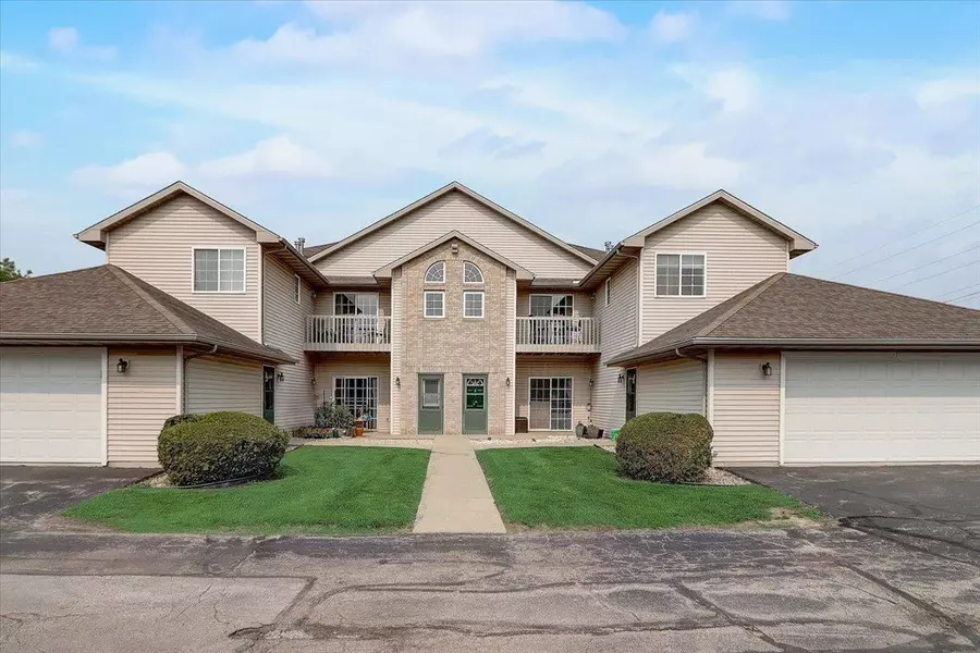 300 E Tyranena Park Road #1, Lake Mills, WI 53551