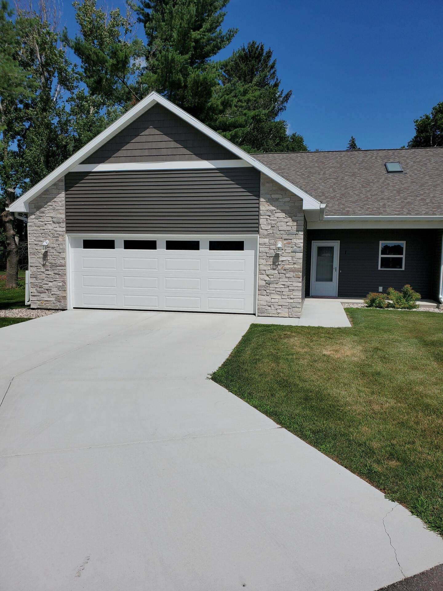 488 River Road #1, Columbus, WI 53925