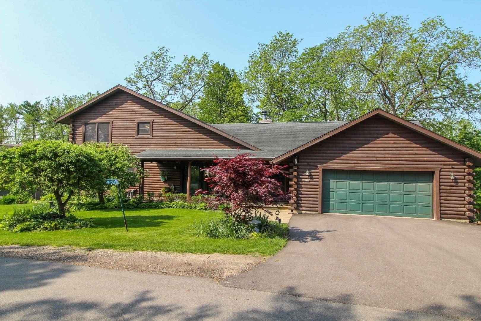 W9067 Lakeview Drive,  Cambridge,  WI 53523-9727