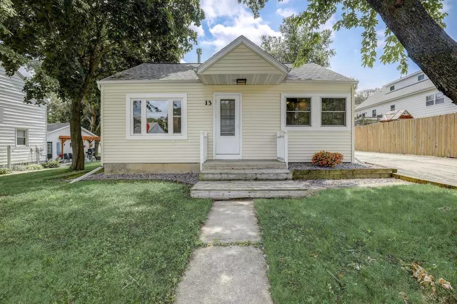 13 Greenwood Street, Deerfield, WI 53531-9536