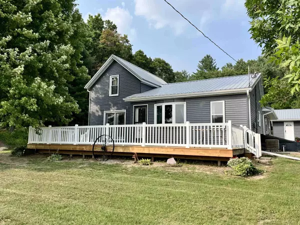 W9730 Highway 33, Wonewoc, WI 53968