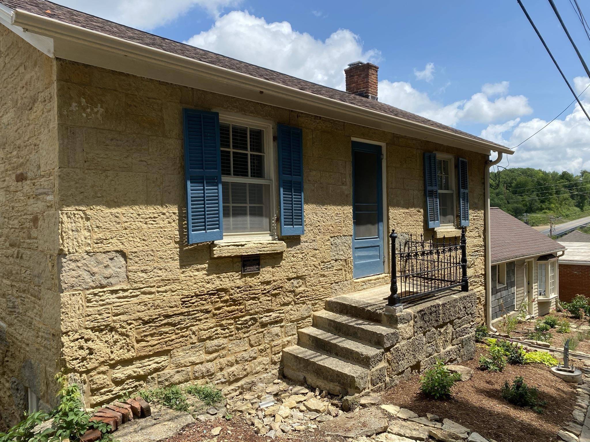 51 JAIL Alley, Mineral Point, WI 53565