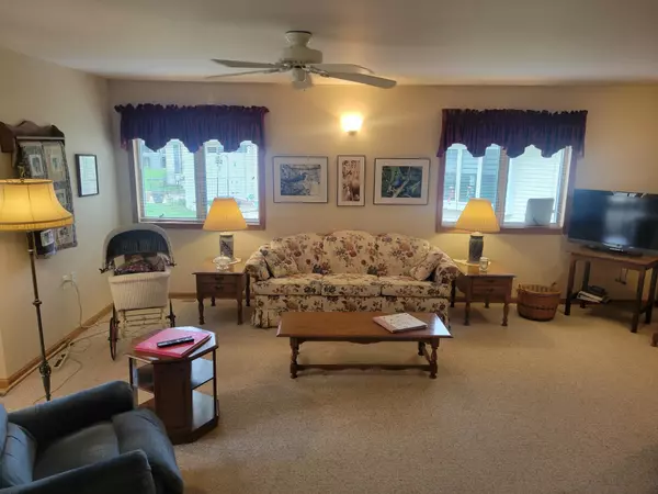 Marshall, WI 53559,503 S Meadowbrook Court