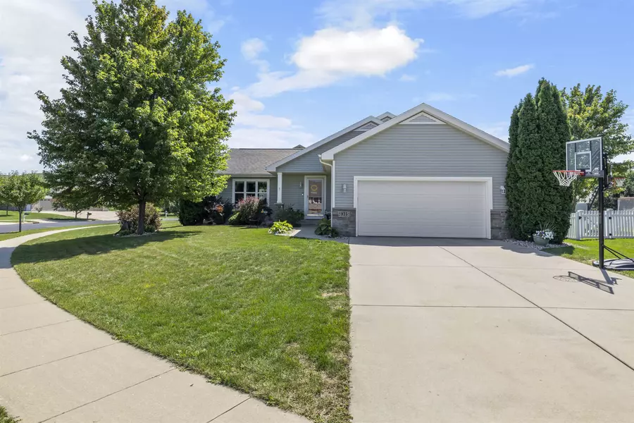 835 Cheshire Castle Way, Verona, WI 53593