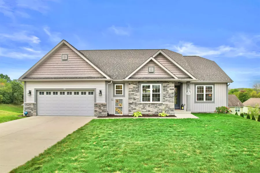 313 Kensington Circle, Johnson Creek, WI 53038