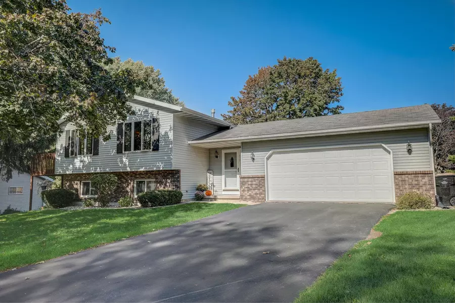 832 Lincoln Green Road, Deforest, WI 53598