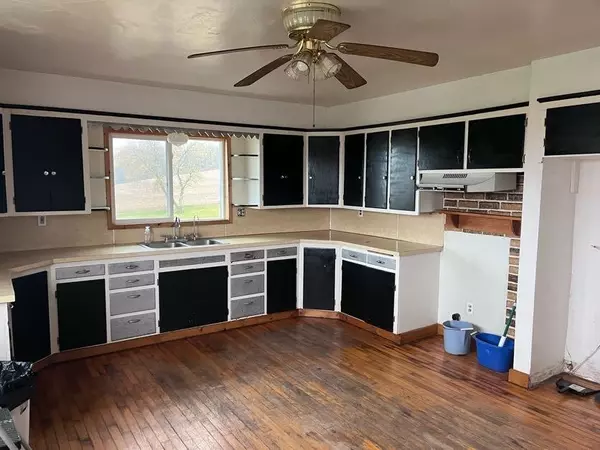 South Wayne, WI 53587,1828 Lacey Road