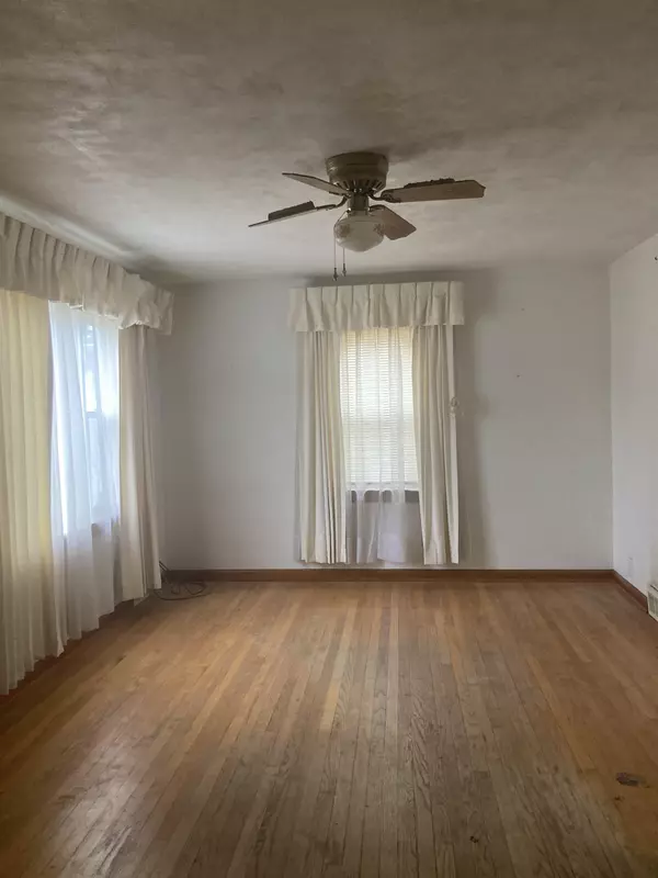 Evansville, WI 53536,27 School Street