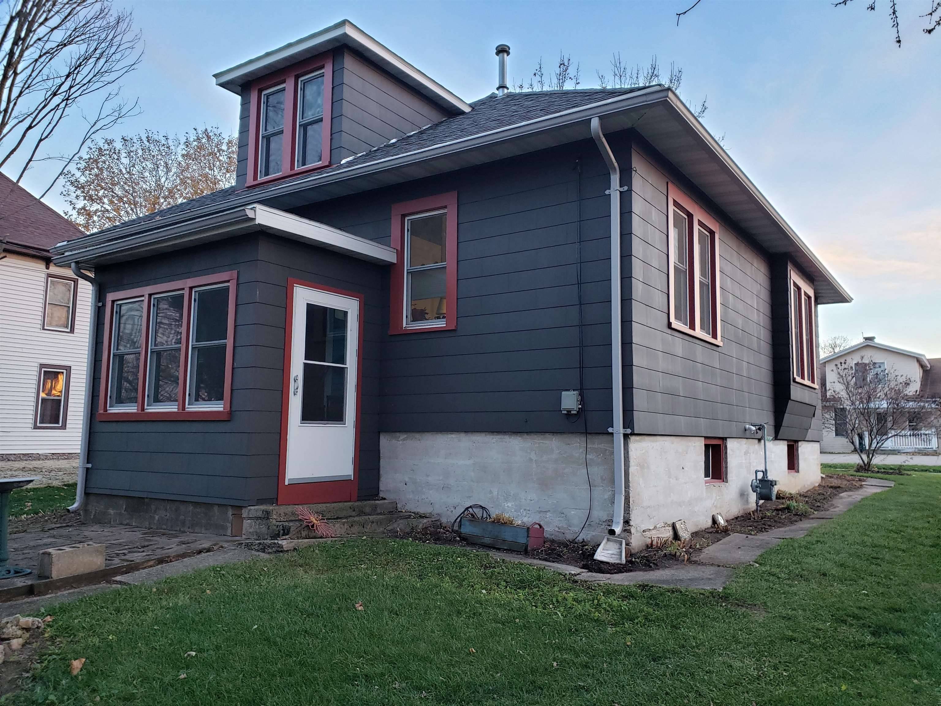Dodgeville, WI 53533,220 E Merrimac Street