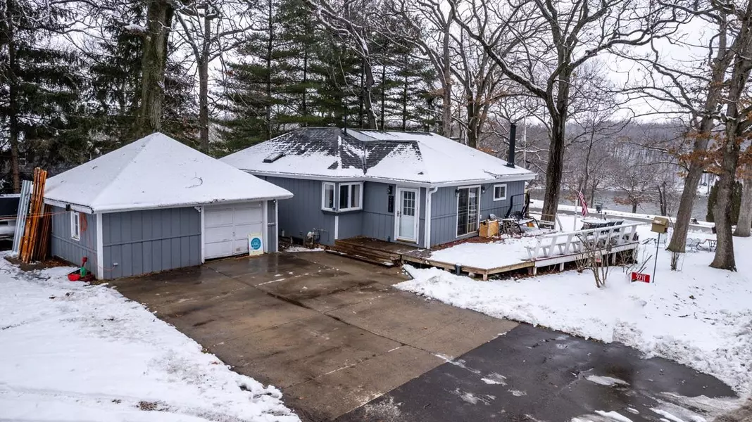 9711 N Tomahawk Drive, Edgerton, WI 53534