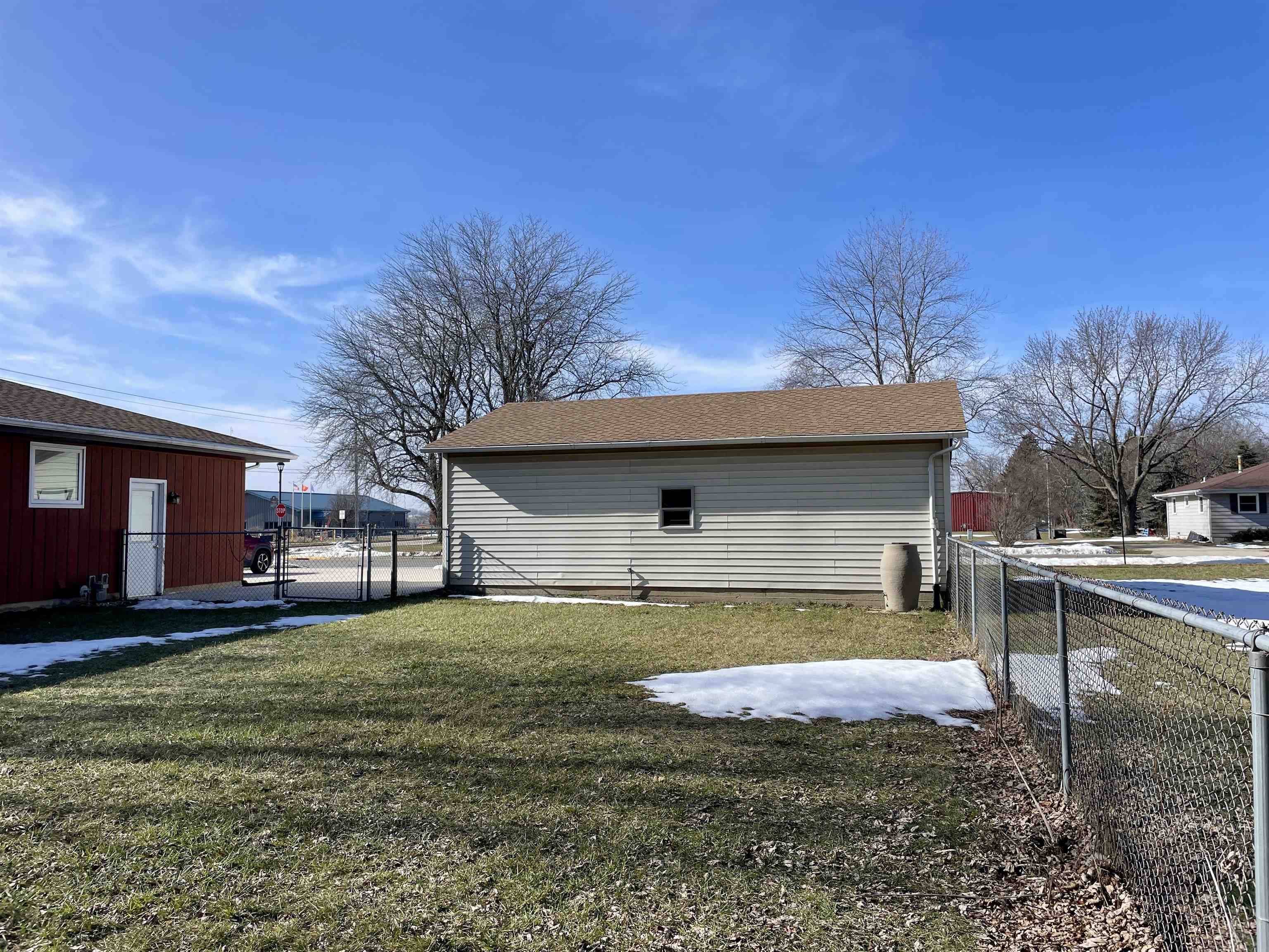 Brooklyn, WI 53521,314 W Main Street