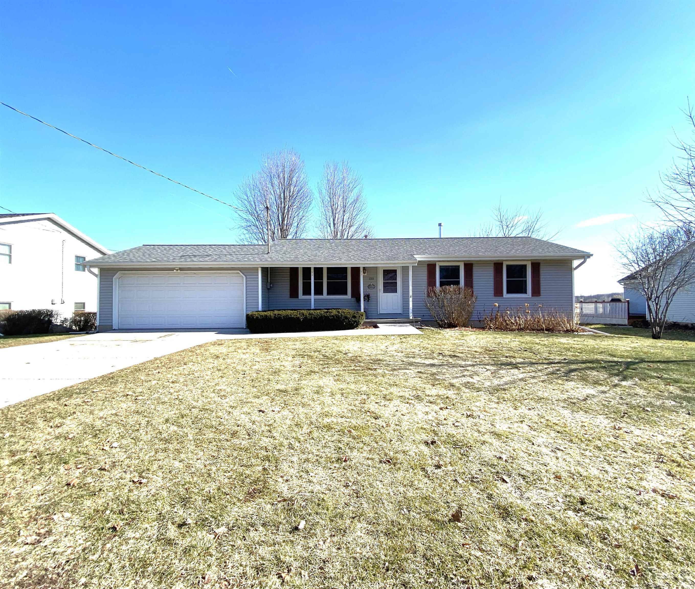 Columbus, WI 53925,1311 Waterloo Street