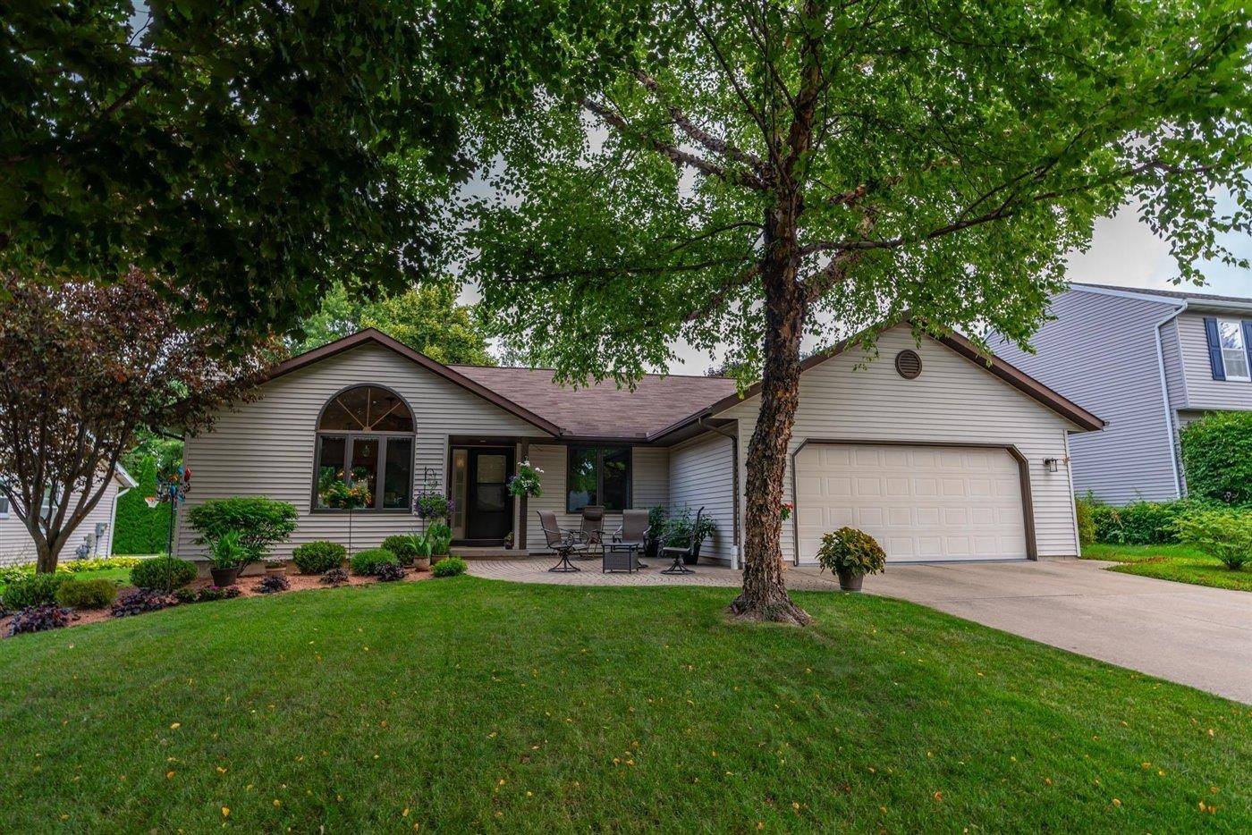 5714 Black Walnut Drive, Mcfarland, WI 53558