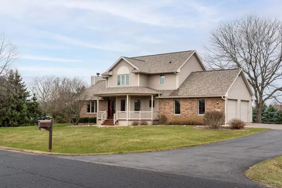 2832 Brooks Ridge Drive, Bristol, WI 53590