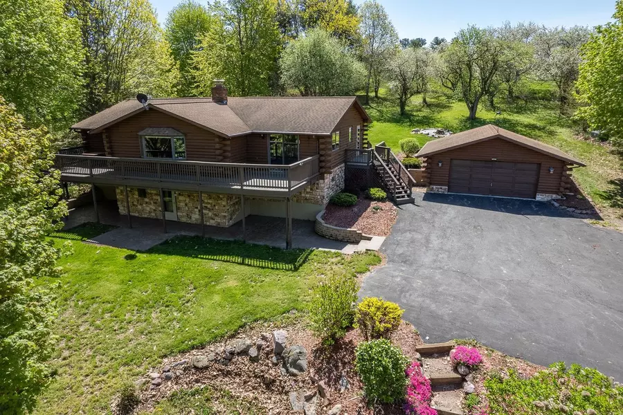 S3934 Breezy Hill Road, Baraboo, WI 53913-0001