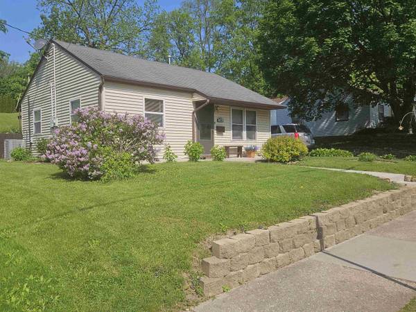 400 S Academy Street,  Stoughton,  WI 53589