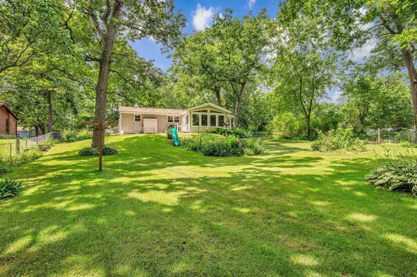1524 FOREST Glen, Oregon, WI 53575
