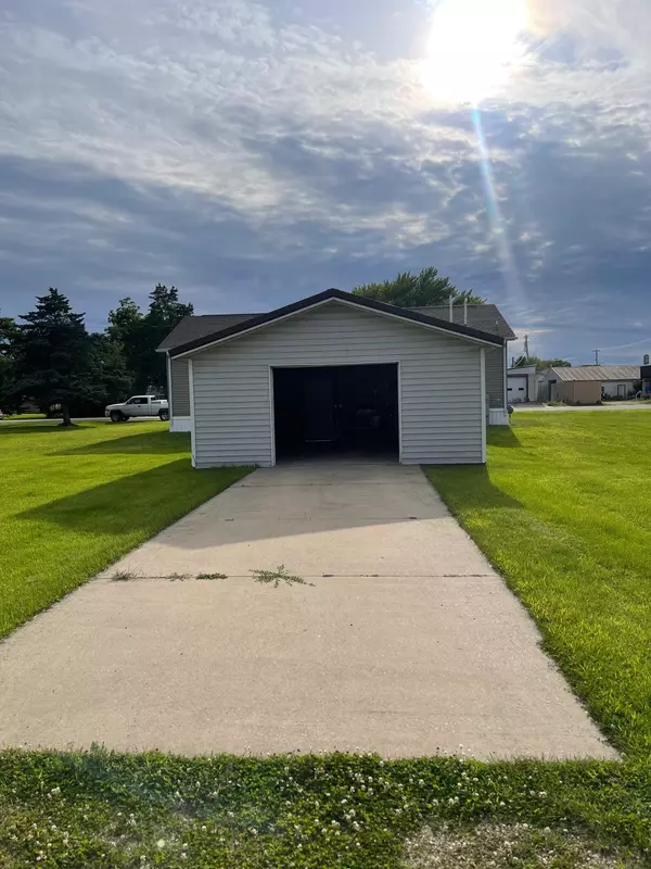 Avoca, WI 53506,107 S 5th Street