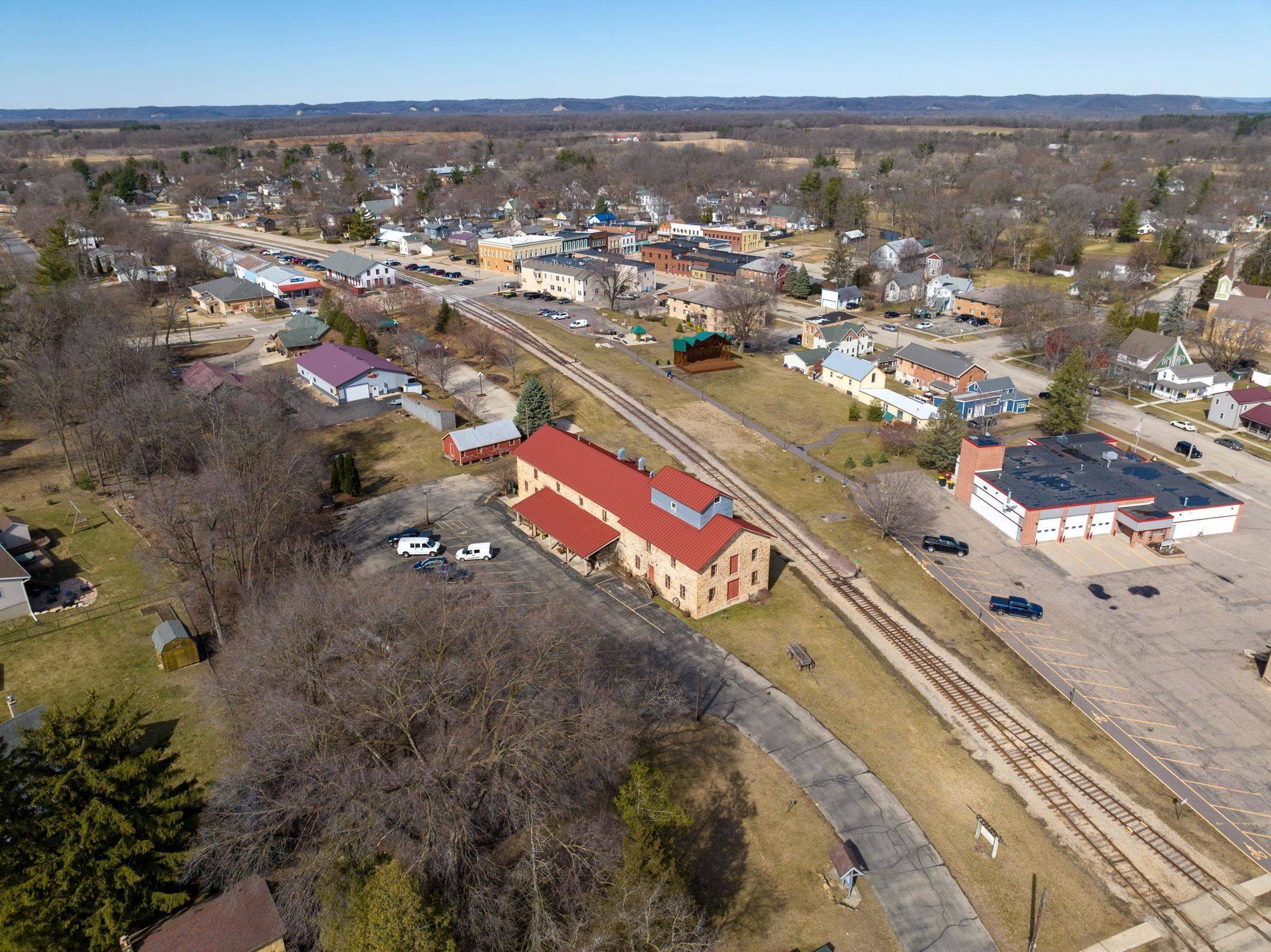 Mazomanie, WI 53560,114 Cramer Street