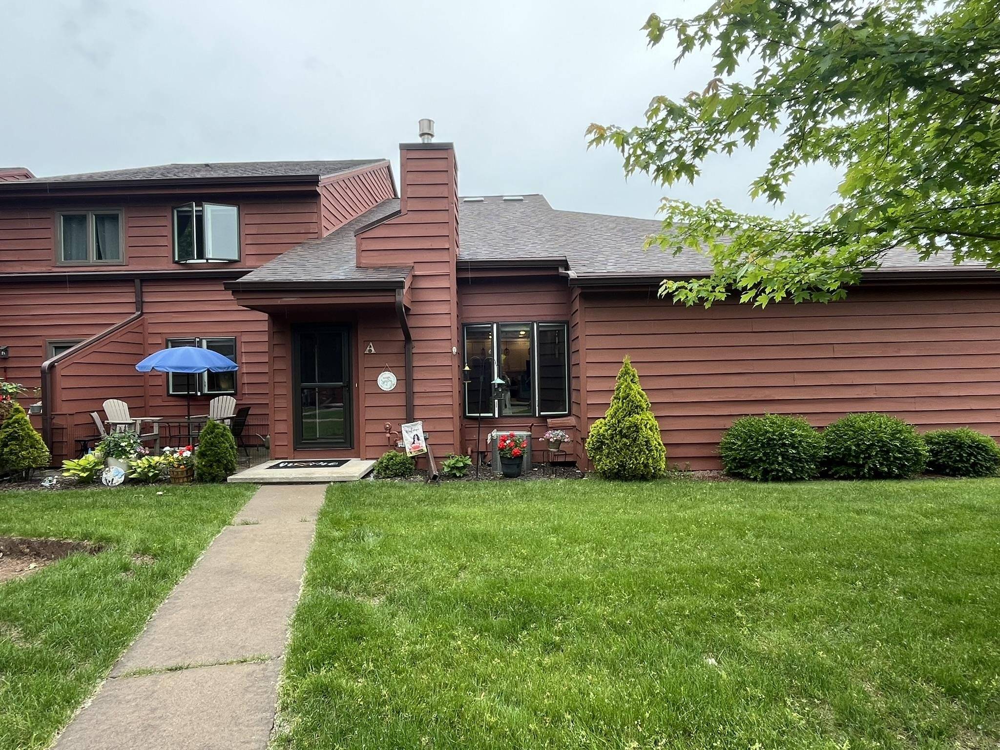 Oshkosh, WI 54904,2220 Meadowbrook Court #A