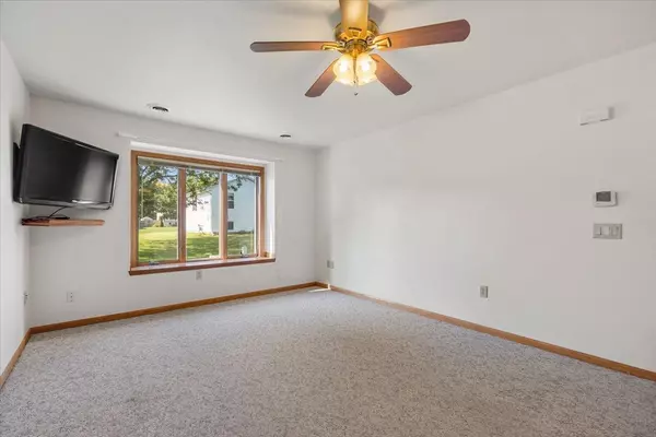 Marshall, WI 53559,521 Meadowbrook Court