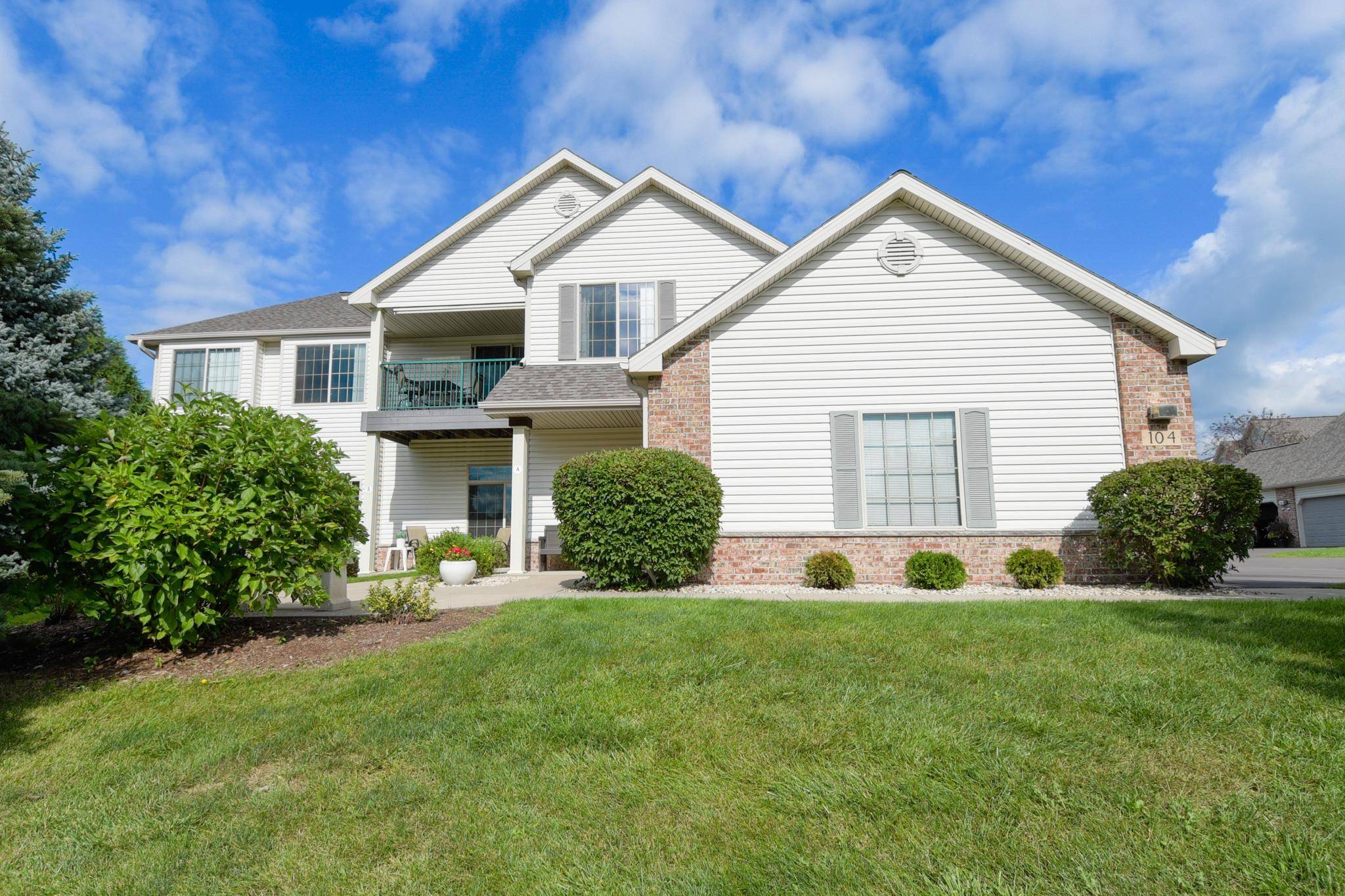 Johnson Creek, WI 53038-9682,104 Pheasant Run #A