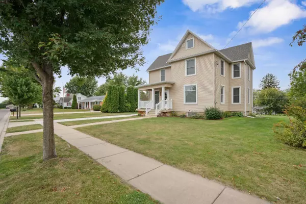 Lancaster, WI 53813,927 S Adams Street