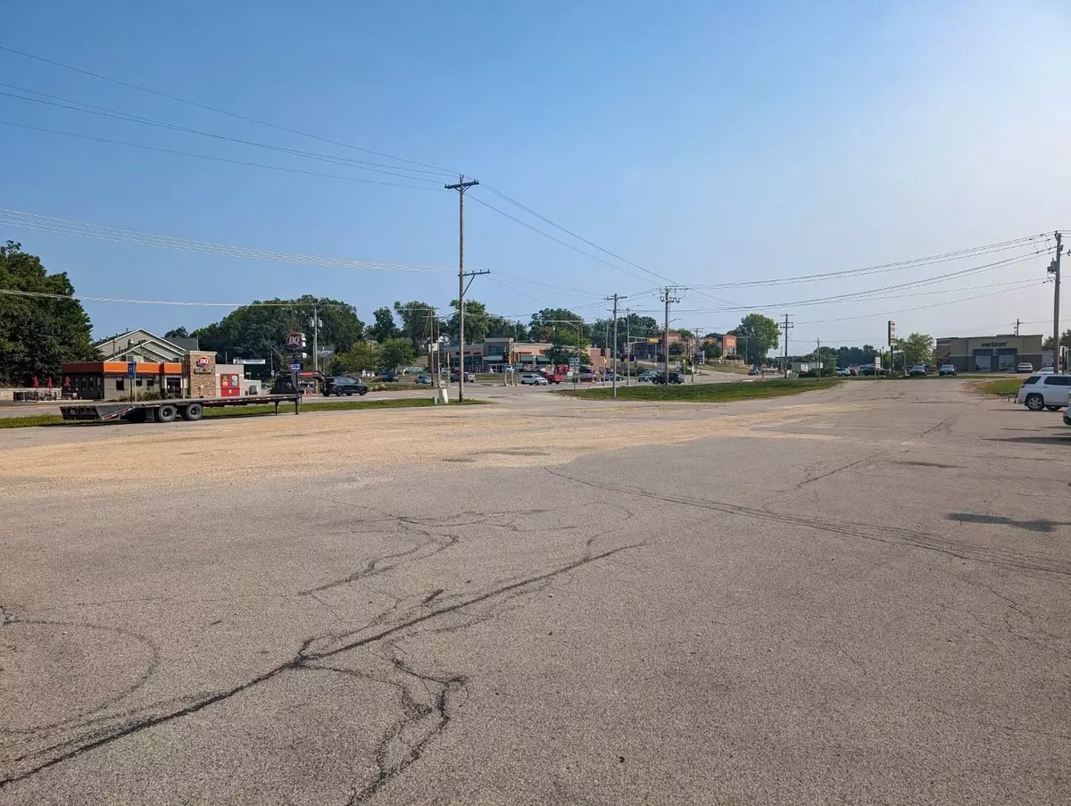 Platteville, WI 53818-0000,115 E Business Highway 151