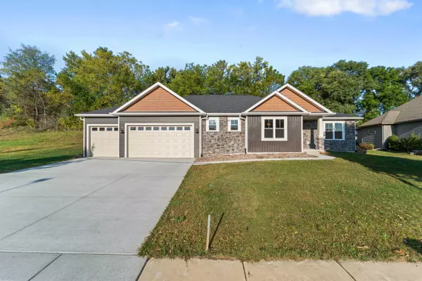 513 Pheasant Trail, Deerfield, WI 53531