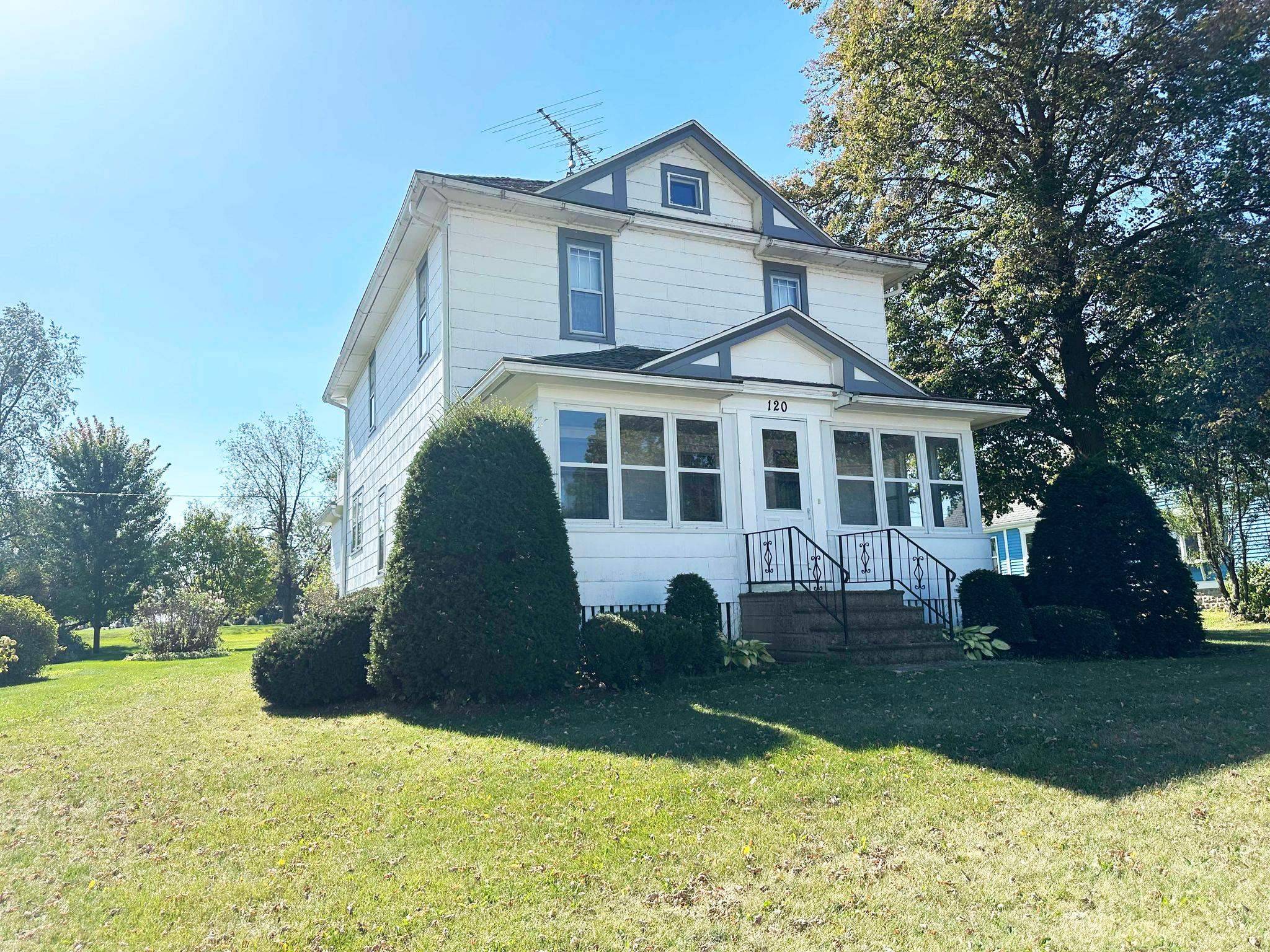 120 E Winnebago Street, Friesland, WI 53935
