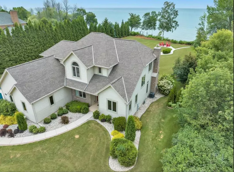 9223 Seagull Road, Manitowoc, WI 53063