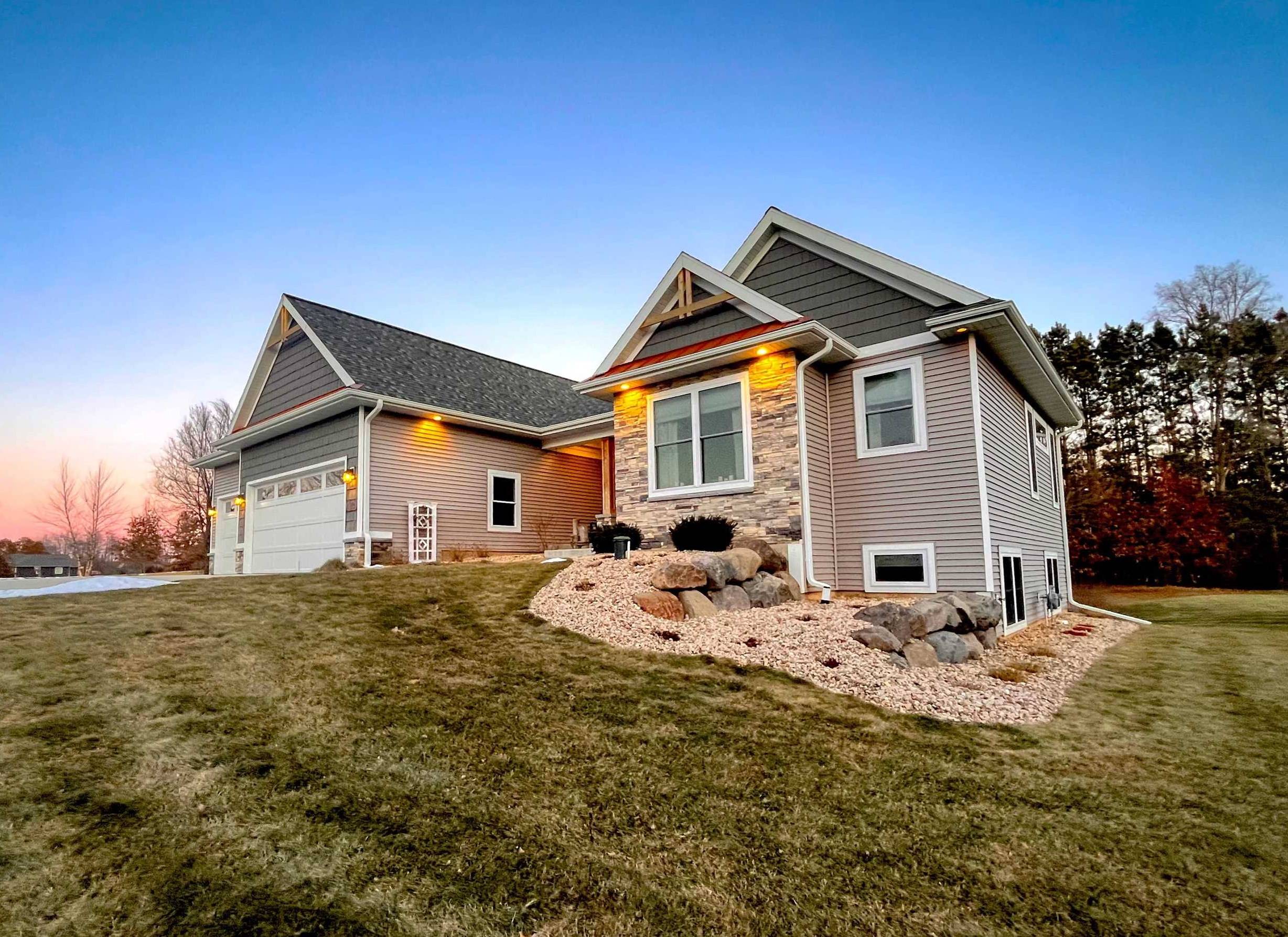W5728 Packer Lane, Pardeeville, WI 53954