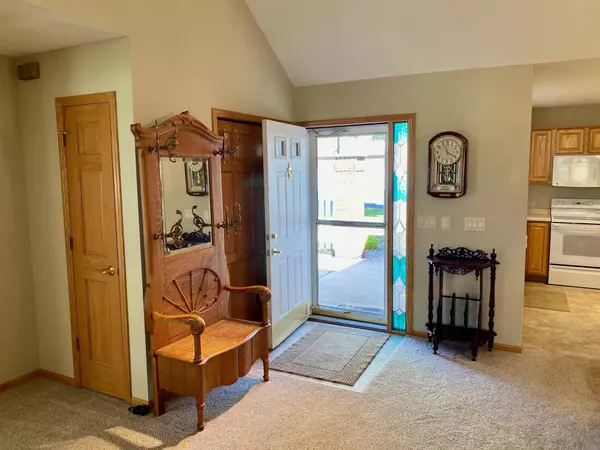 Madison, WI 53717,807 N High Point Road