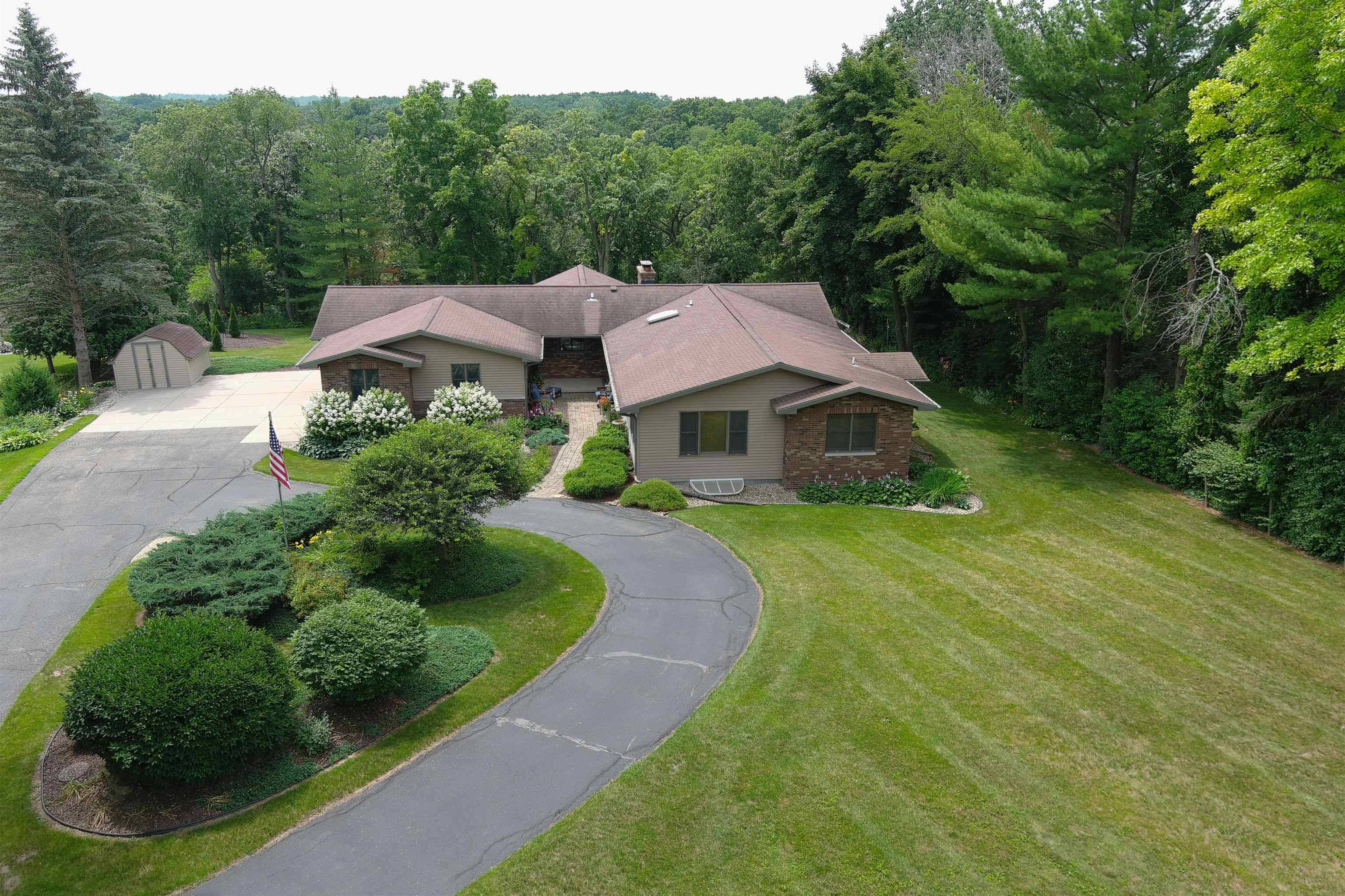 Verona, WI 53593,2460 Spring Rose Circle