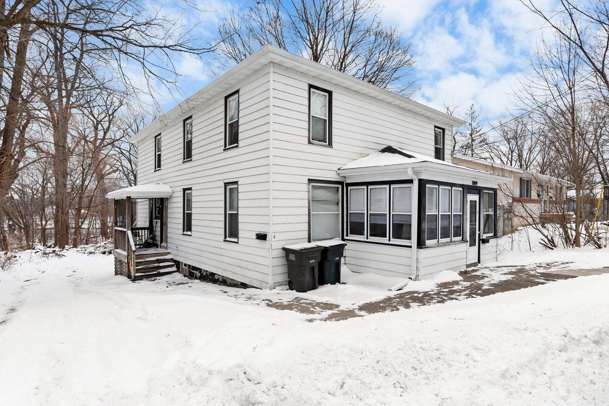 Stoughton, WI 53589,1009 S 4th Street