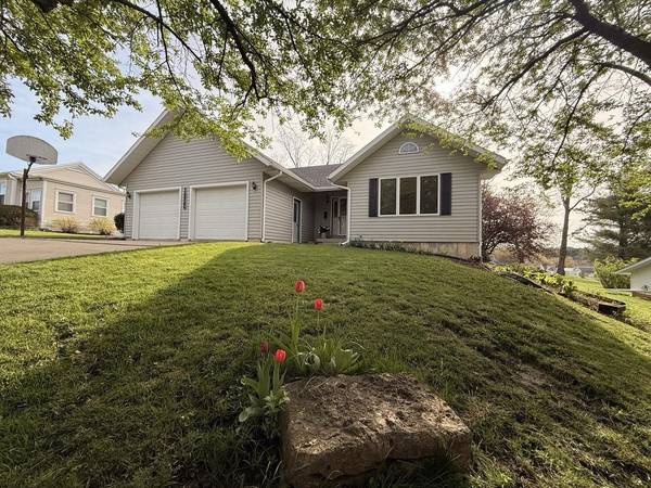 414 S Wisconsin Street, Mineral Point, WI 53565-1432