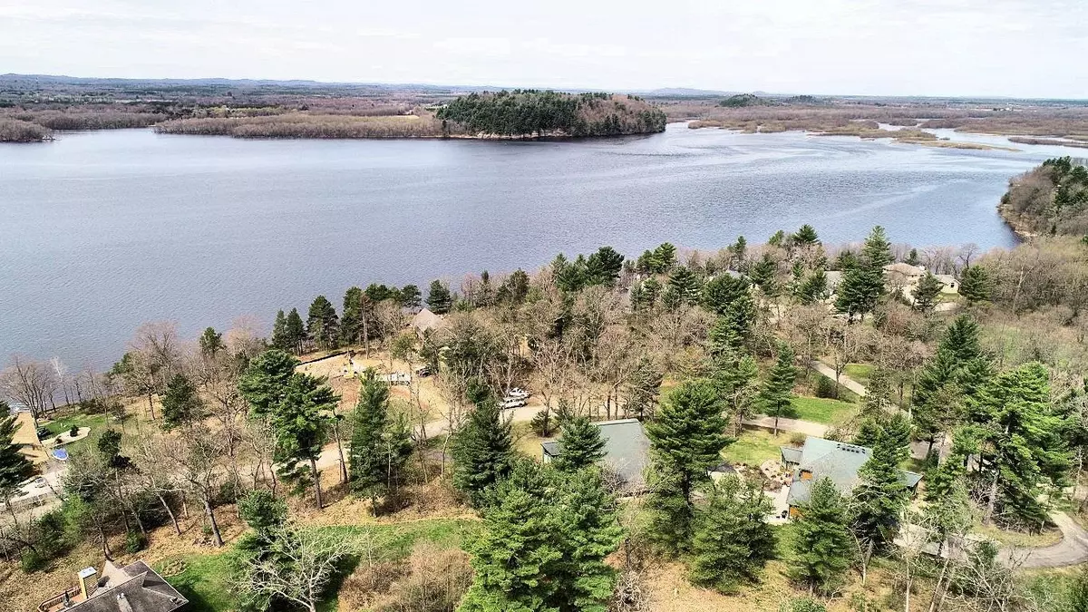 Wisconsin Dells, WI 53965,Bldg 20 1-2 Greenway Crossing PV