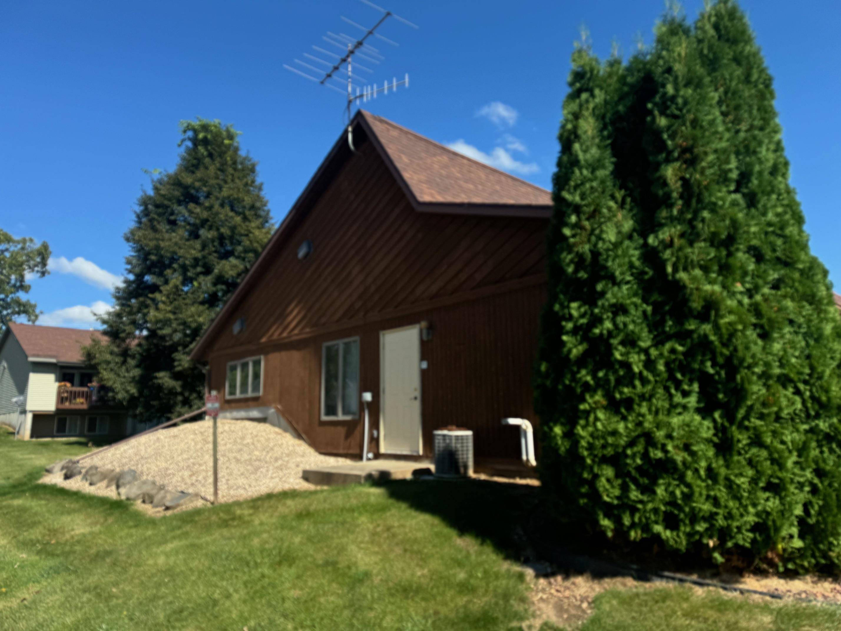 Baraboo, WI 53913,926 8th Avenue #13
