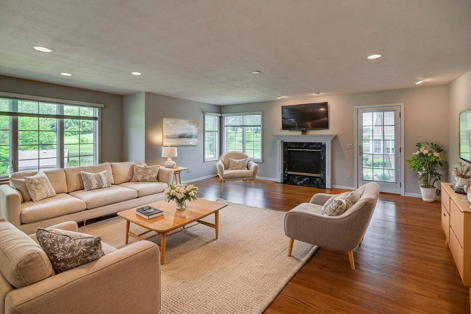 Oregon, WI 53575,811 Charles Court