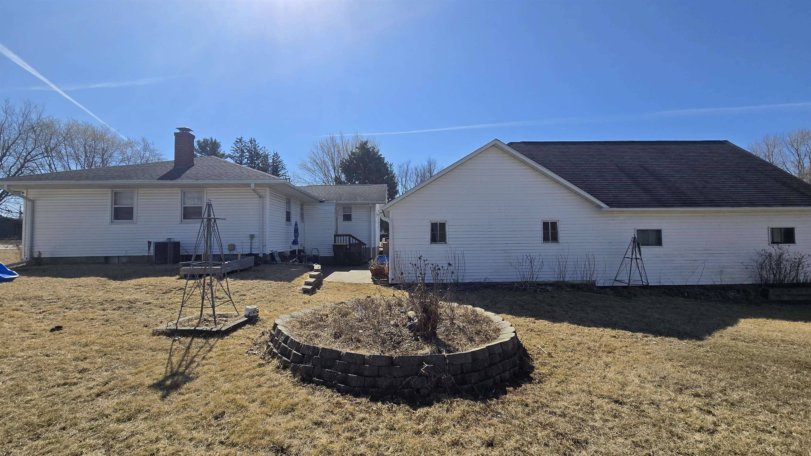 Lancaster, WI 53813,1073 W Hickory Street