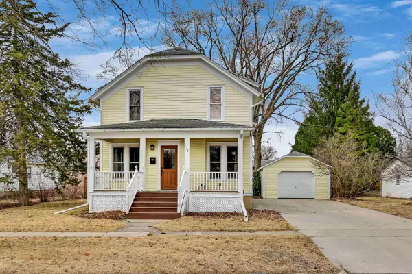 213 S Washington Street, Lake Mills, WI 53551-1627