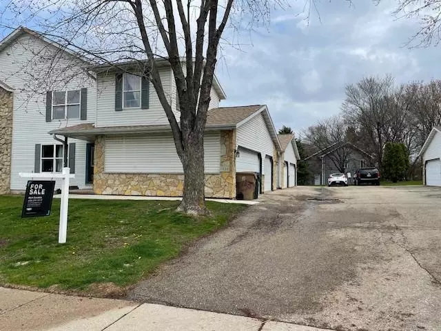 1337 GLACIER HILL Drive #3, Madison, WI 53704