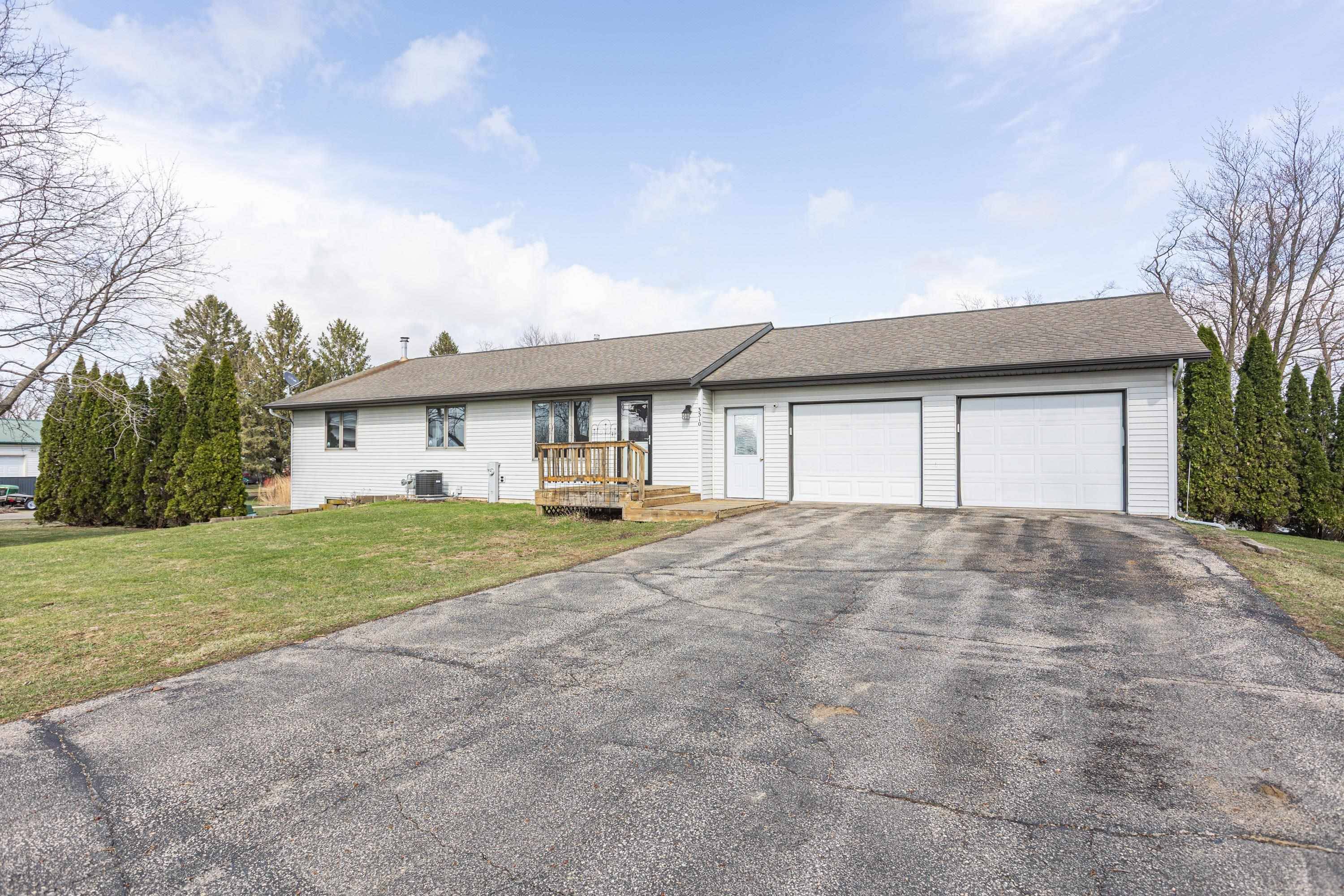 3310 N Percival Street, Hazel Green, WI 53811