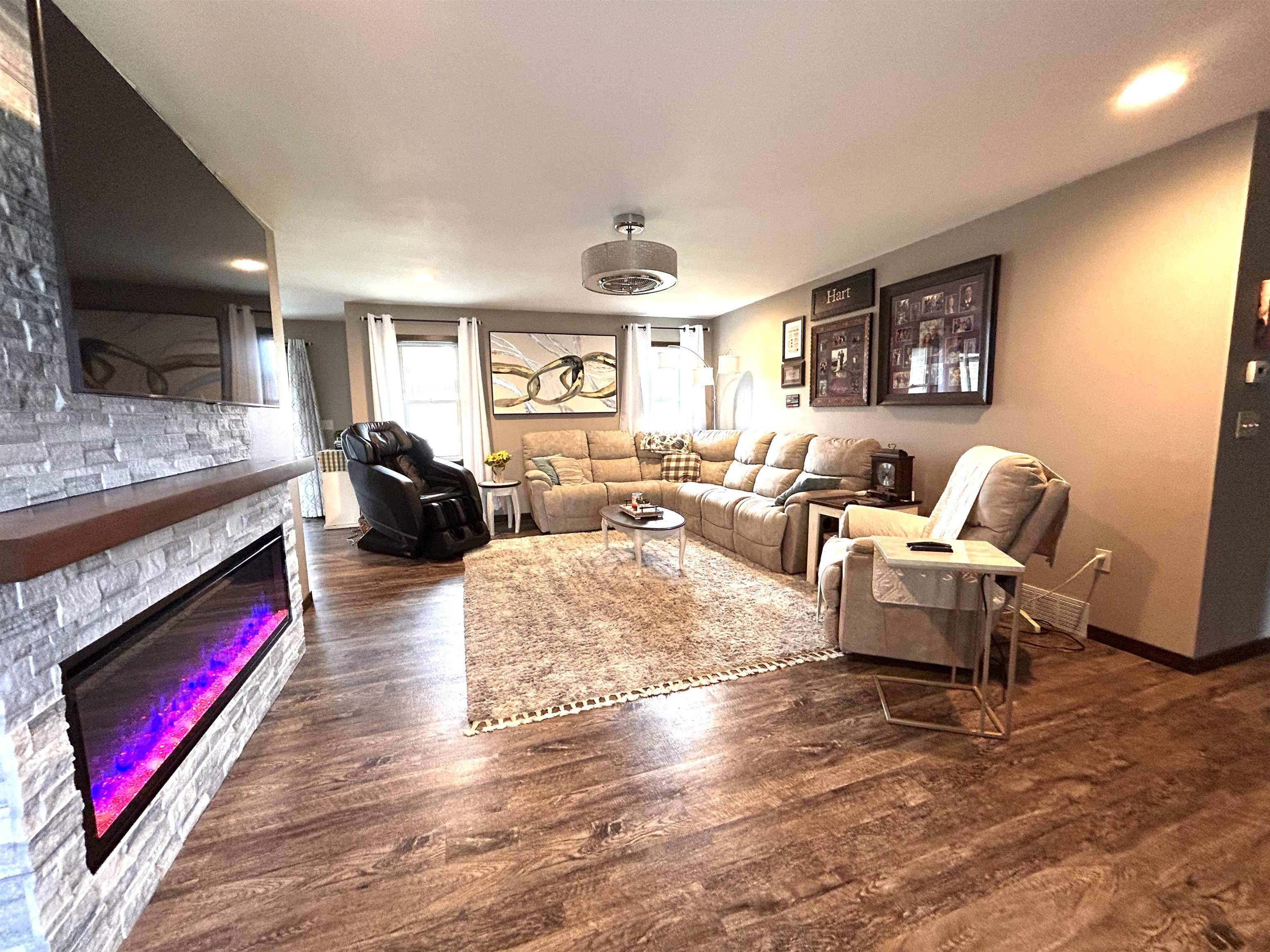 Bangor, WI 54614,878 Rolling Hills Street